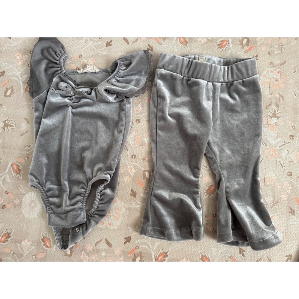 Jessica Simpson Gray Velvet Flutter Sleeve Bodysuit and Flare Set 2-Piece Outfit